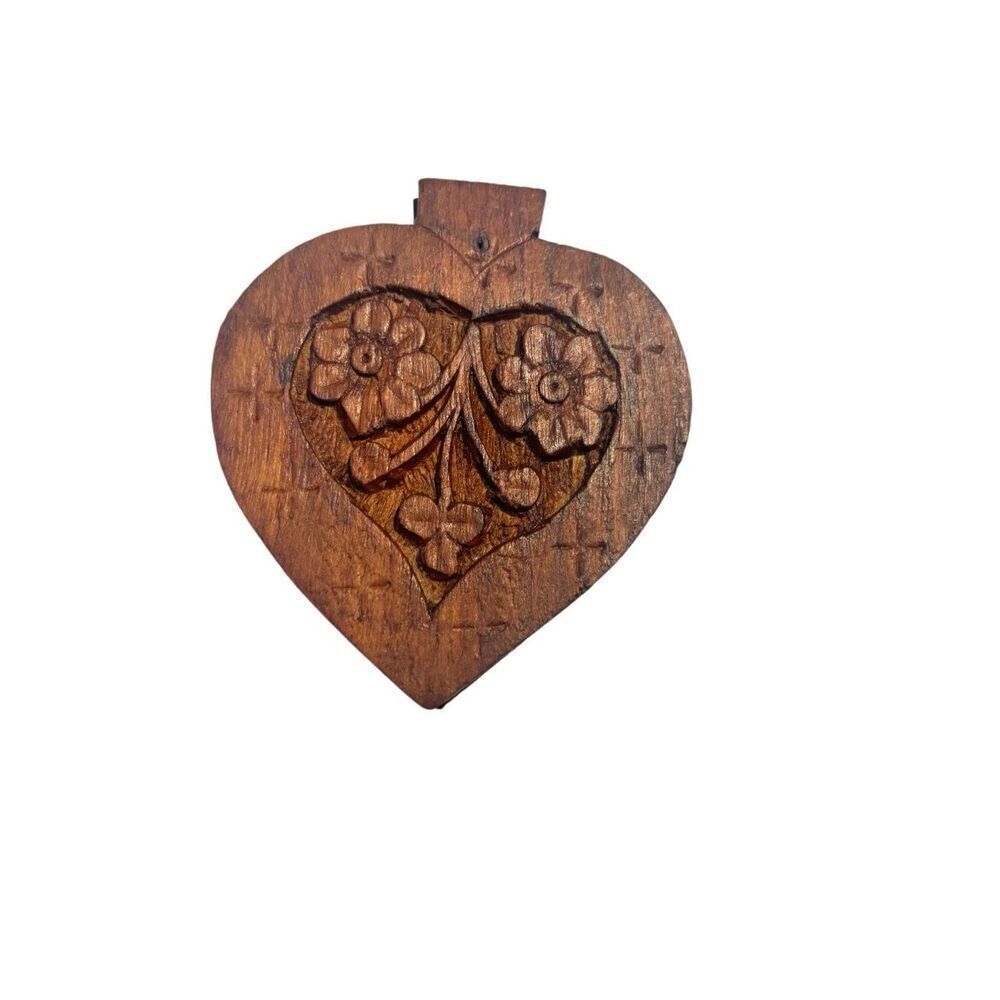 Wooden engraved heart trinket box